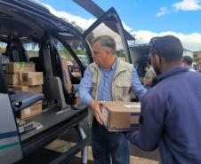 Com apoio aéreo, Estado leva milhares de insumos hospitalares para região de Rio Bonito do Iguaçu
