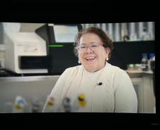 Lacen divulga documentário sobre descoberta inédita de bactéria rara