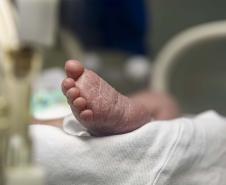 Mães de bebês prematuros recebem apoio em saúde mental no Paraná