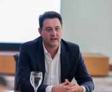 Paraná já tem 8 aplicações de polilamimina; Ratinho Junior recebe médicos e reforça apoio à pesquisa