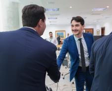 Paraná já tem 8 aplicações de polilamimina; Ratinho Junior recebe médicos e reforça apoio à pesquisa