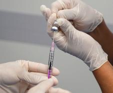 Paraná já tem 8 aplicações de polilamimina; Ratinho Junior recebe médicos e reforça apoio à pesquisa