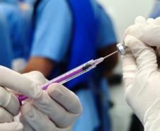 Paraná já tem 8 aplicações de polilamimina; Ratinho Junior recebe médicos e reforça apoio à pesquisa