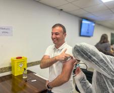 Cuidado com quem cuida: servidores da Saúde participam de ação de vacinação no Paraná