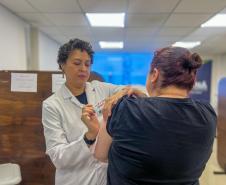 Cuidado com quem cuida: servidores da Saúde participam de ação de vacinação no Paraná