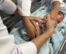 Após incorporar vacina para gestantes, Paraná registra queda de 83,5% nos internamentos de bebês
