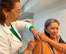 Campanhas na fronteira e aeroportos aplicam quase 3,5 mil doses de vacinas no Paraná