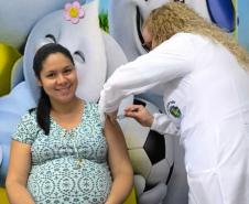 Após incorporar vacina para gestantes, Paraná registra queda de 83,5% nos internamentos de bebês