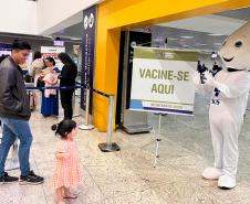 Vacinação de trabalhadores e viajantes já está disponível em aeroportos do Paraná