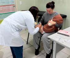 Campanhas na fronteira e aeroportos aplicam quase 3,5 mil doses de vacinas no Paraná