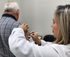Vacinação contra a gripe continuará no Paraná para atingir grupos prioritários