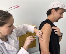 87 milhões de doses: após reverter queda, Paraná alcança maior índice de vacinação da década
