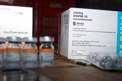 Paraná recebeu neste sábado mais 240,4 mil doses da vacina contra a Covid-19