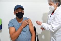 Três em cada quatro municípios vacinam a faixa dos 40 anos; 67 já venceram essa barreira