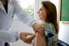 Saúde convoca população a se vacinar contra gripe; Paraná tem um milhão de doses disponíveis