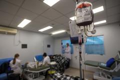 Estado oferece tratamento e rede de apoio a pessoas com doença rara do sangue