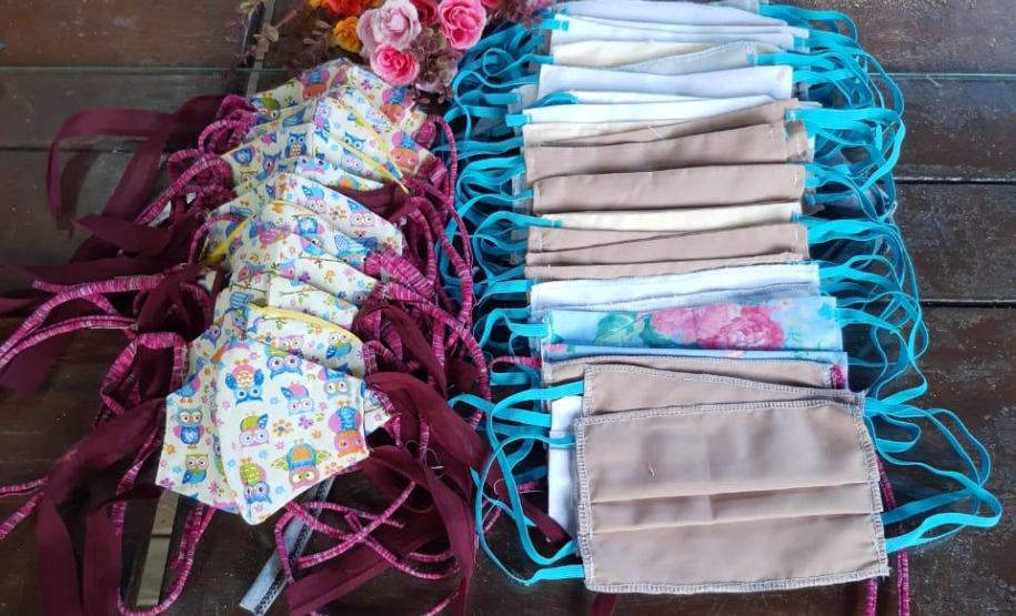 Mesmo sem casos confirmados, ação voluntária entregou máscaras para moradores da Ilha do Mel