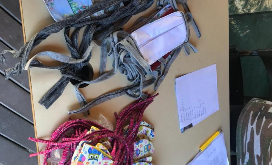 Mesmo sem casos confirmados, ação voluntária entregou máscaras para moradores da Ilha do Mel