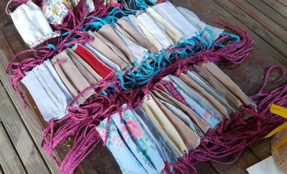 Mesmo sem casos confirmados, ação voluntária entregou máscaras para moradores da Ilha do Mel