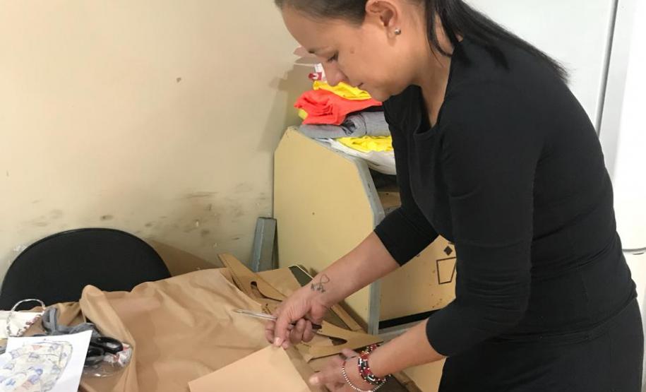 Mesmo sem casos confirmados, ação voluntária entregou máscaras para moradores da Ilha do Mel