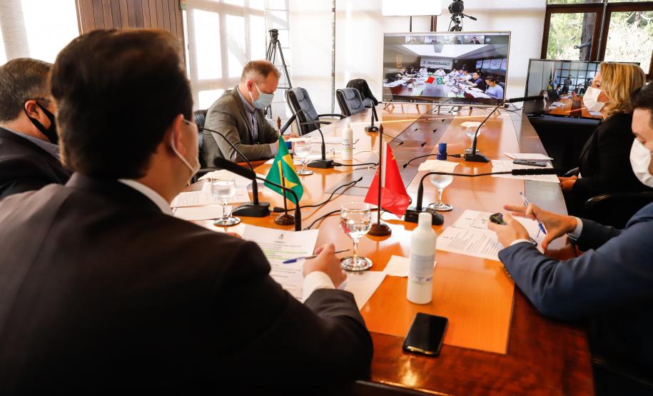 Governo discute parceria para produzir vacina contra a Covid no Paraná