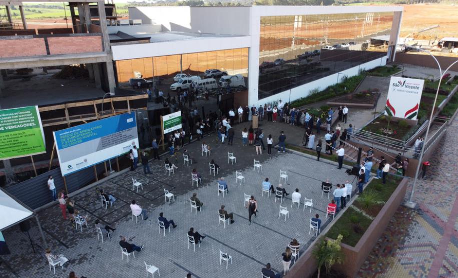 Foi inaugurada nesta quarta-feira (22) a primeira etapa do Cancer Center de Guarapuava, na região central do Estado. O prédio abriga a ala de quimioterapia e o Instituto para a Pesquisa do Câncer (IPEC), um dos maiores centros de pesquisa genômica do País. 22/07/2020