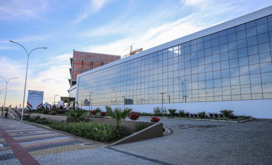 Foi inaugurada nesta quarta-feira (22) a primeira etapa do Cancer Center de Guarapuava, na região central do Estado. O prédio abriga a ala de quimioterapia e o Instituto para a Pesquisa do Câncer (IPEC), um dos maiores centros de pesquisa genômica do País. 22/07/2020