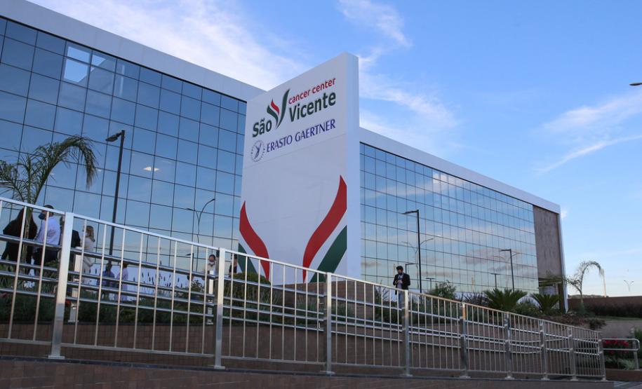 Foi inaugurada nesta quarta-feira (22) a primeira etapa do Cancer Center de Guarapuava, na região central do Estado. O prédio abriga a ala de quimioterapia e o Instituto para a Pesquisa do Câncer (IPEC), um dos maiores centros de pesquisa genômica do País. 22/07/2020