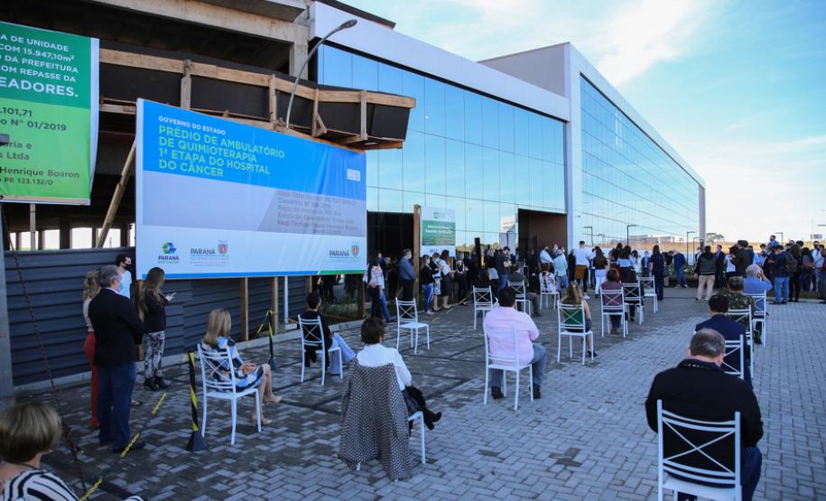 Foi inaugurada nesta quarta-feira (22) a primeira etapa do Cancer Center de Guarapuava, na região central do Estado. O prédio abriga a ala de quimioterapia e o Instituto para a Pesquisa do Câncer (IPEC), um dos maiores centros de pesquisa genômica do País. 22/07/2020