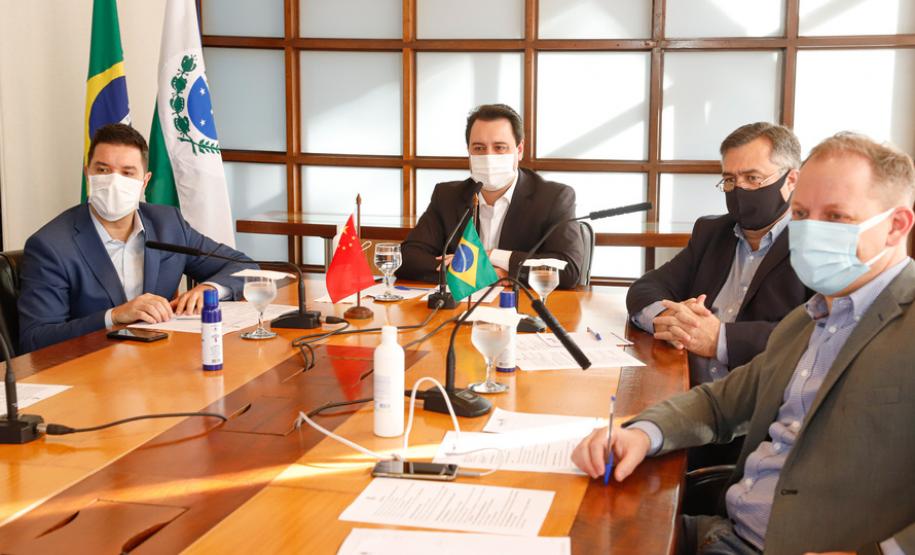 Governo discute parceria para produzir vacina contra a Covid no Paraná