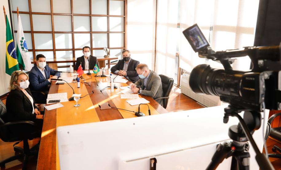 Governo discute parceria para produzir vacina contra a Covid no Paraná