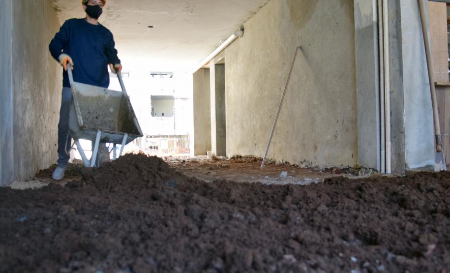 Secretário vistoria obras do Ambulatório Médico de Especialidades (AME) em Curitiba