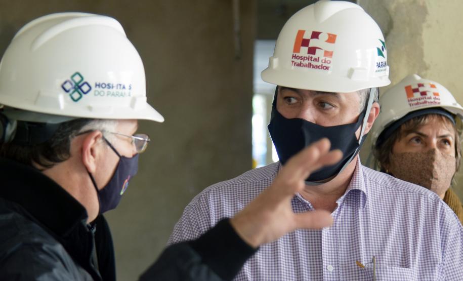 Secretário vistoria obras do Ambulatório Médico de Especialidades (AME) em Curitiba