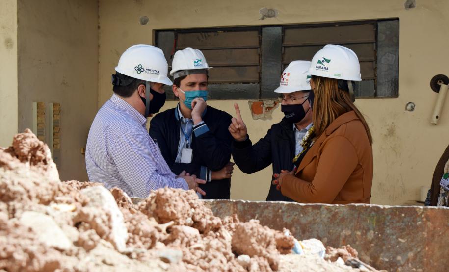 Secretário vistoria obras do Ambulatório Médico de Especialidades (AME) em Curitiba