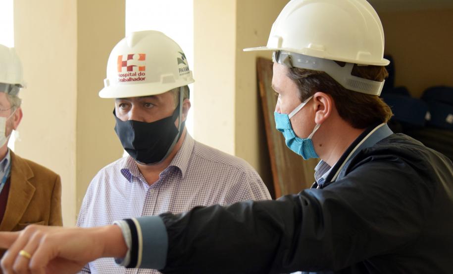 Secretário vistoria obras do Ambulatório Médico de Especialidades (AME) em Curitiba