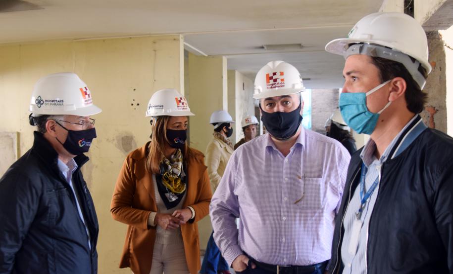 Secretário vistoria obras do Ambulatório Médico de Especialidades (AME) em Curitiba