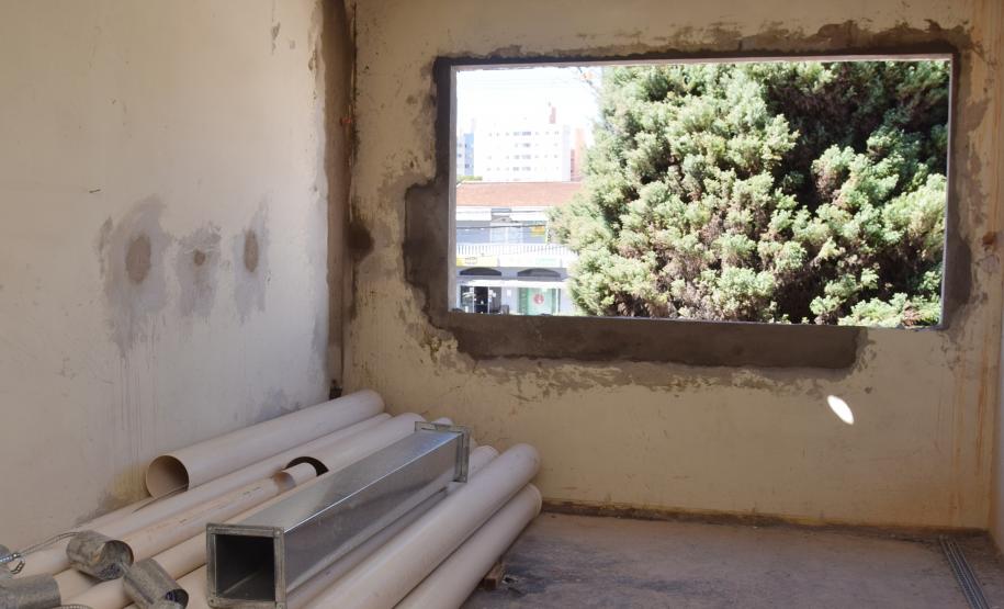 Secretário vistoria obras do Ambulatório Médico de Especialidades (AME) em Curitiba