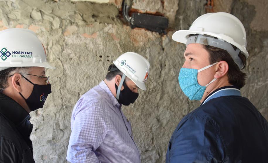 Secretário vistoria obras do Ambulatório Médico de Especialidades (AME) em Curitiba