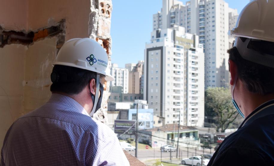 Secretário vistoria obras do Ambulatório Médico de Especialidades (AME) em Curitiba
