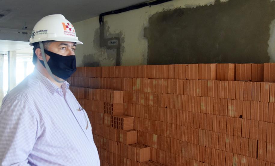Secretário vistoria obras do Ambulatório Médico de Especialidades (AME) em Curitiba