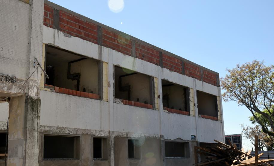 Secretário vistoria obras do Ambulatório Médico de Especialidades (AME) em Curitiba