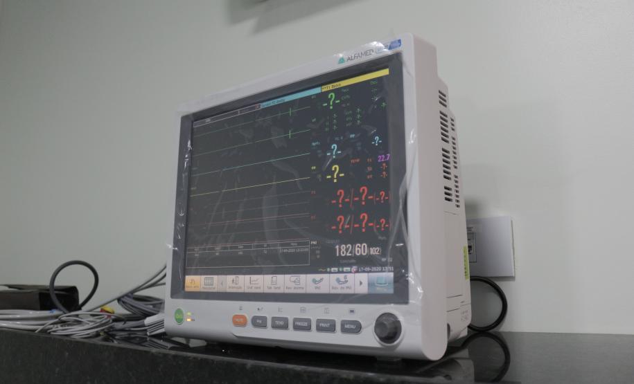 Secretário entrega equipamentos hospitalares e inaugura ala de ressonância magnética na região Oeste