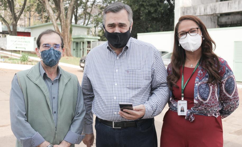 Secretário entrega equipamentos hospitalares e inaugura ala de ressonância magnética na região Oeste