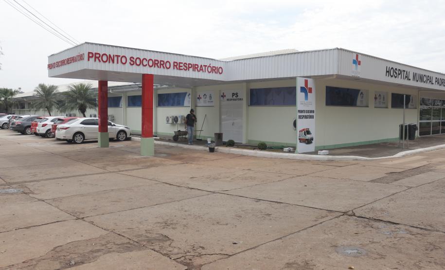 Secretário entrega equipamentos hospitalares e inaugura ala de ressonância magnética na região Oeste