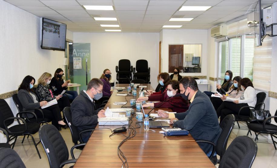 Secretário destaca trabalho pela regionalização no Plano Estadual de Saúde durante reunião do CES