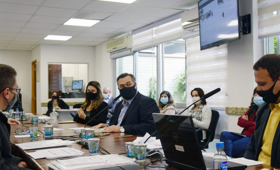 Secretário destaca trabalho pela regionalização no Plano Estadual de Saúde durante reunião do CES