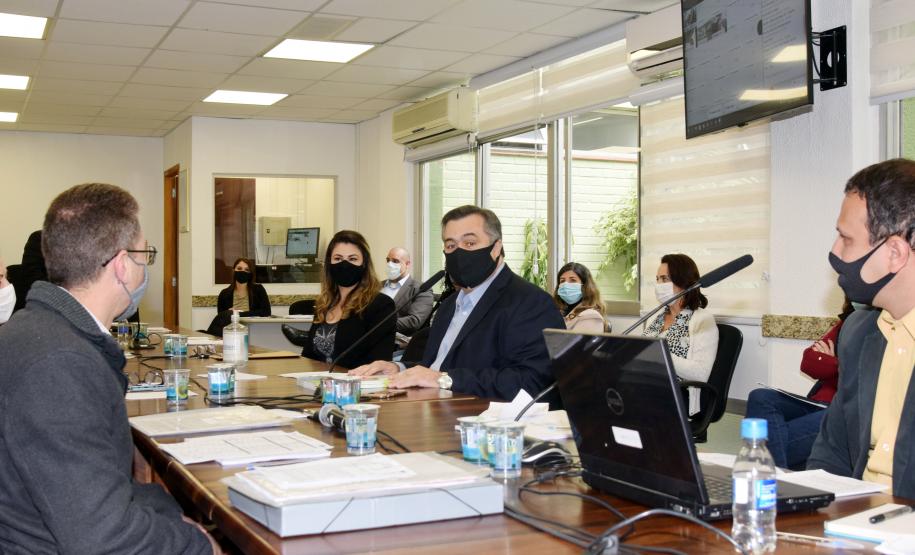 Secretário destaca trabalho pela regionalização no Plano Estadual de Saúde durante reunião do CES