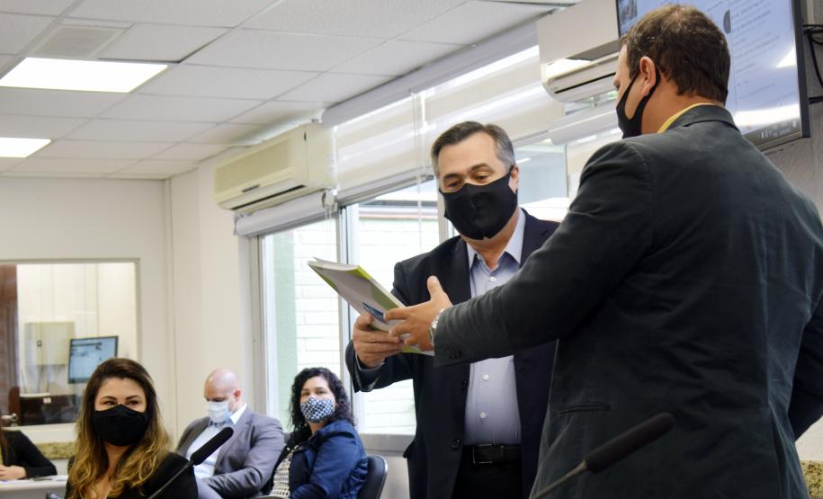 Secretário destaca trabalho pela regionalização no Plano Estadual de Saúde durante reunião do CES