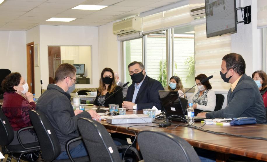 Secretário destaca trabalho pela regionalização no Plano Estadual de Saúde durante reunião do CES