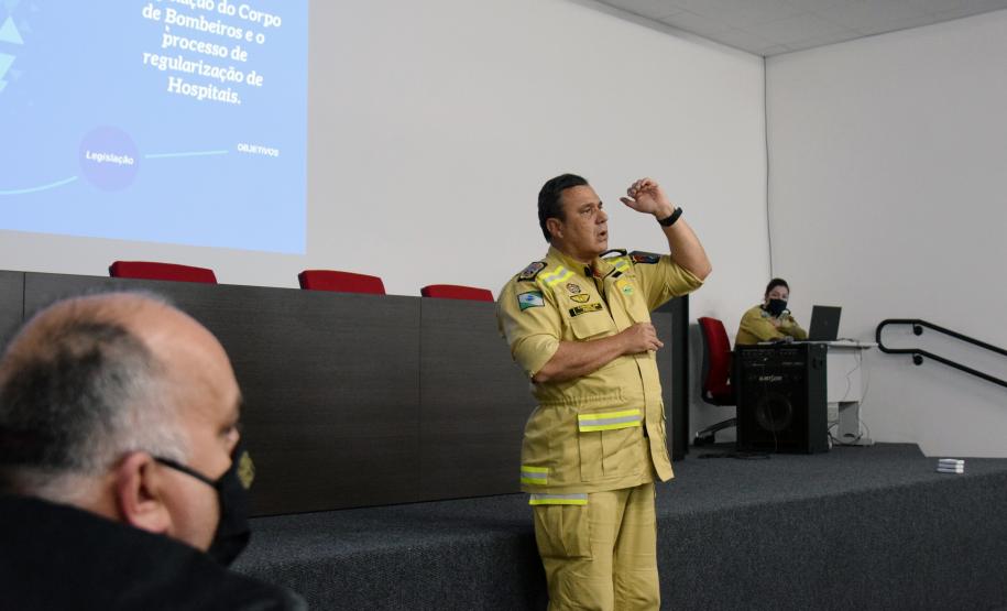 Sesa discute adequações de segurança em hospitais com o Corpo de Bombeiros